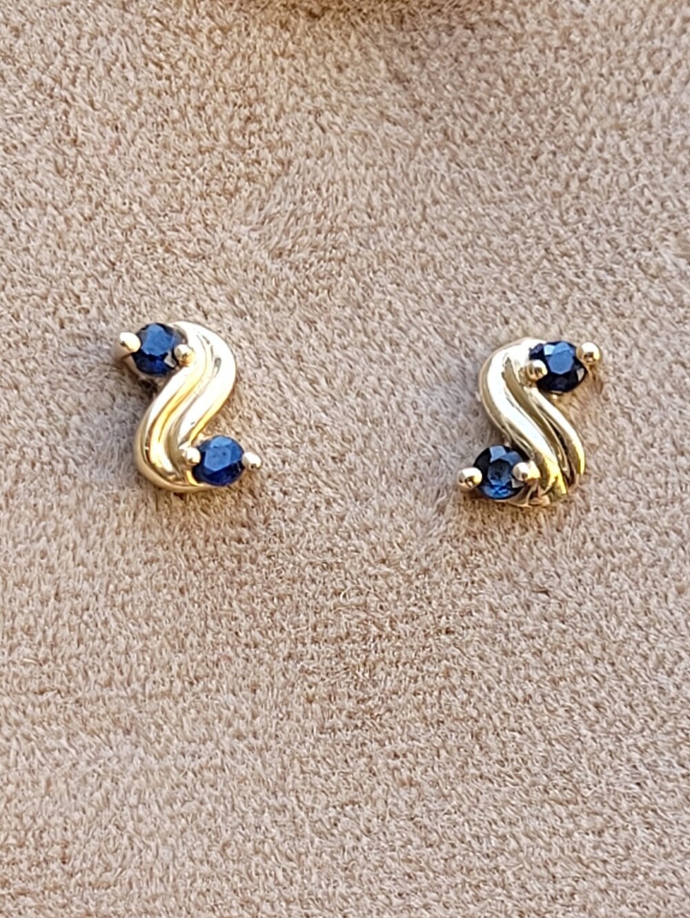 Vintage Sapphire/14k Yellow Gold Post Earrings